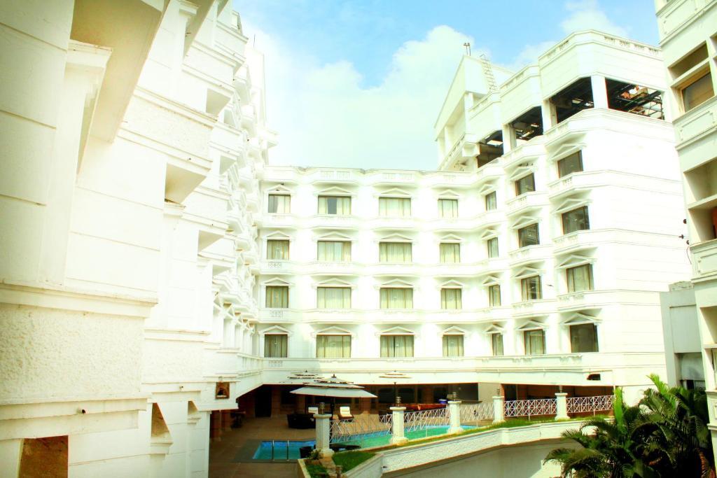The Aruna Hotel Chennai Room photo